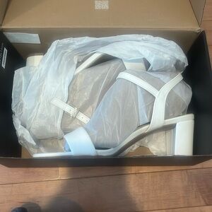 BRAND NEW IN BOX Naturalizer White Heels Size 8